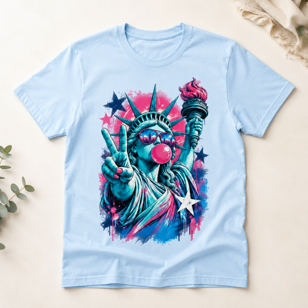 Retro Patriotic Statue of Liberty T-Shirt, Cool USA Peace Sign Bubble Gum Tee, Vintage American Pride Graphic Apparel for Men and Women