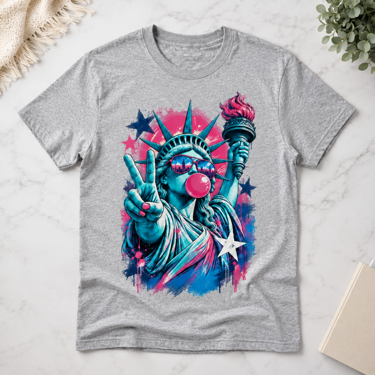 Retro Patriotic Statue of Liberty T-Shirt, Cool USA Peace Sign Bubble Gum Tee, Vintage American Pride Graphic Apparel for Men and Women